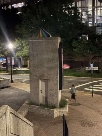 Rosslyn Spectrum: dated logo to a vacant theater